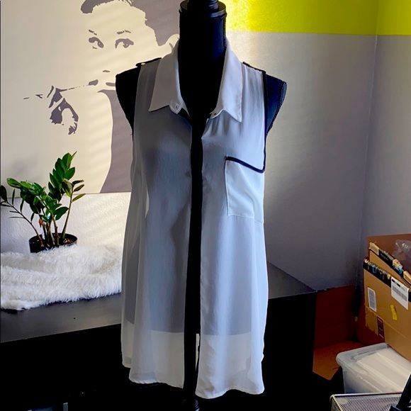 White trimmed in black Top - Picture 1 of 5